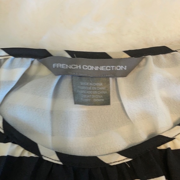 FRENCH CONNECTION Women’s cold shoulder drop sleeve dress. Size L stripes bk/wt - Picture 3 of 7